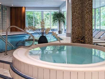 Détente dans le jacuzzi en Alsace