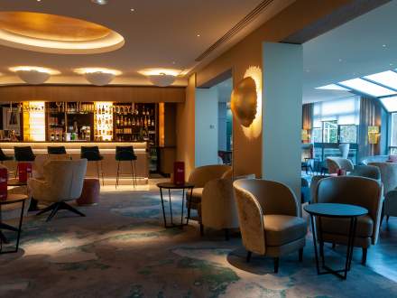 Cocktail dans le bar de l'hotel verte vallée en alsace